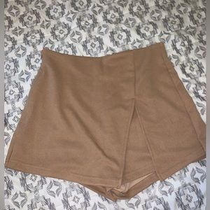 Nude skort